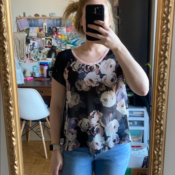 Floral AE Blousr - Picture 3 of 3